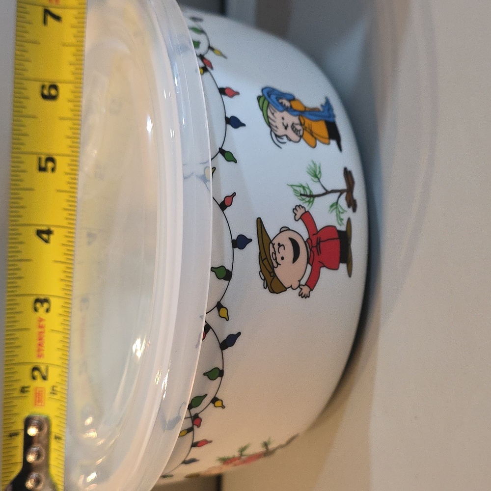 Peanuts Large Charlie Brown Christmas Ceramic Storage Container with Lid NWT